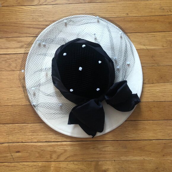 Vintage WHITTALL & JAVITS  Mid-20th Century Black and White Cocktail / Dress Hat